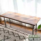 Banc d'appoint en bois massif à bord brut Sunset Cedar de RESTORE par Pipe Decor