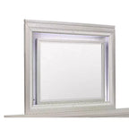Miroir HomeStock Champagne avec cadre élégant et accents réfléchissants Miroir mural de chambre de style transitionnel
