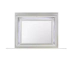 Miroir HomeStock Champagne avec cadre élégant et accents réfléchissants Miroir mural de chambre de style transitionnel