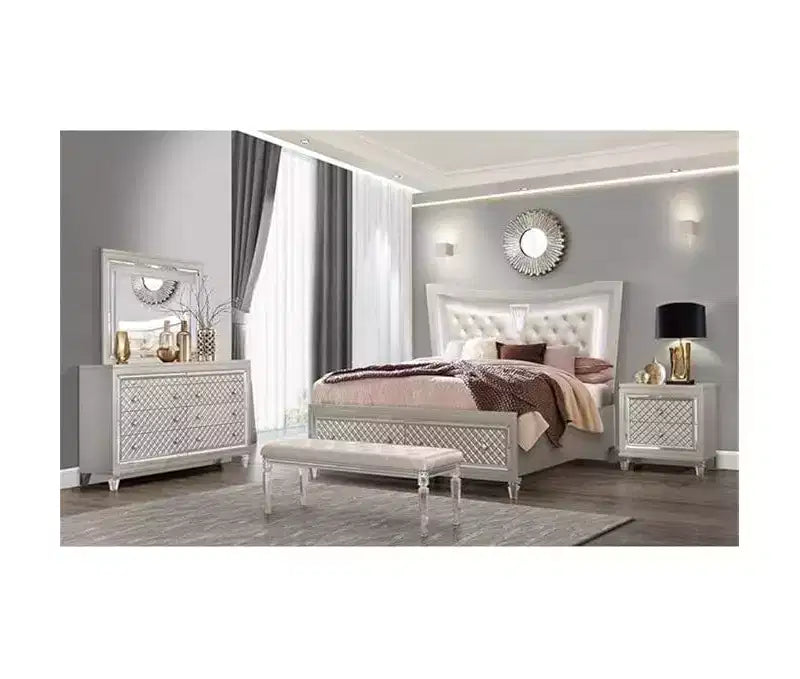 Miroir HomeStock Champagne avec cadre élégant et accents réfléchissants Miroir mural de chambre de style transitionnel