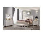 Miroir HomeStock Champagne avec cadre élégant et accents réfléchissants Miroir mural de chambre de style transitionnel