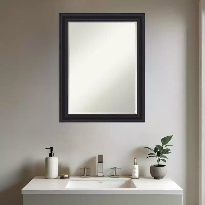 Miroir Mural de Salle de Bain Encadré Amanti Art Dalat avec Cadre Biseauté d'un Demi-Pouce