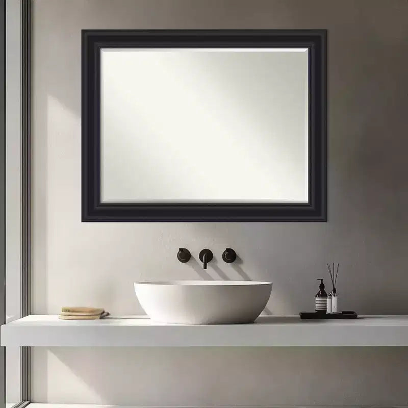 Miroir Mural de Salle de Bain Encadré Amanti Art Dalat avec Cadre Biseauté d'un Demi-Pouce