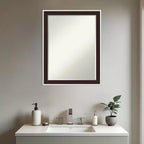 Miroir mural de salle de bain encadré Amanti Art Maya avec biseau d'un demi-pouce