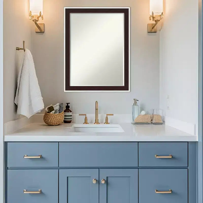 Miroir mural de salle de bain encadré Amanti Art Maya avec biseau d'un demi-pouce