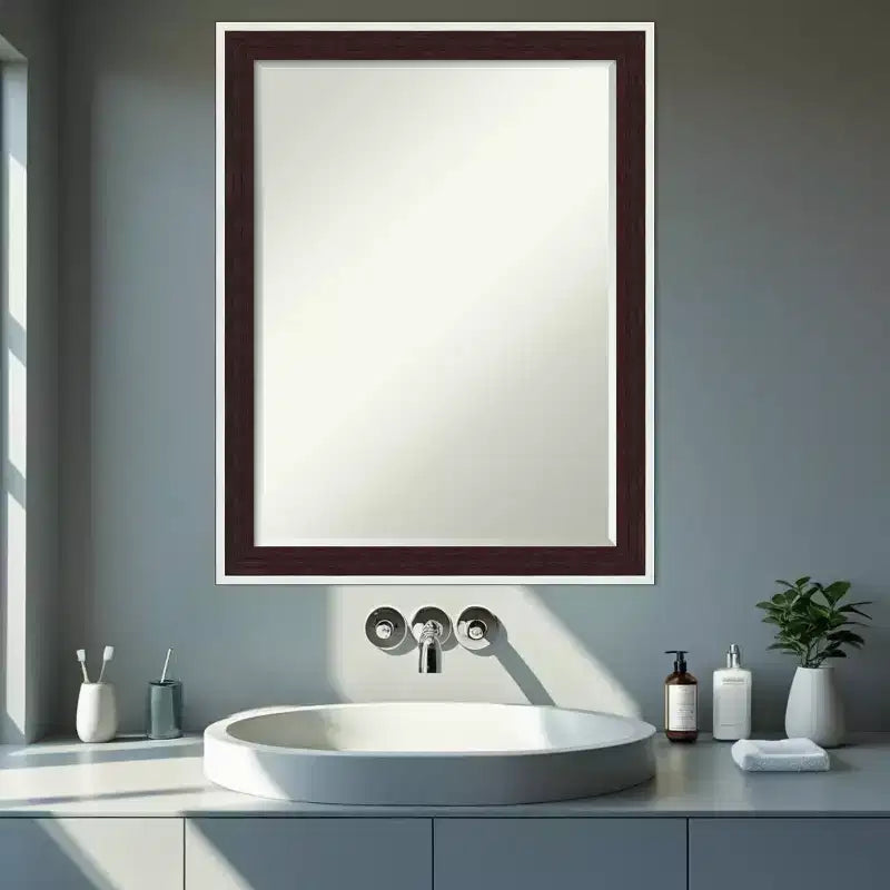 Miroir mural de salle de bain encadré Amanti Art Maya avec biseau d'un demi-pouce