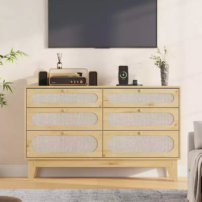 Commode de chambre en rotin avec prises, commode moderne naturelle avec poignées et pieds en bois, équipée de kits anti-basculement, chêne naturel