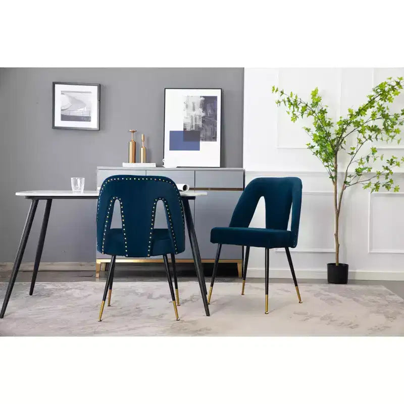 Chaise de salle à manger en velours moderne et contemporaine MAYEERTY - Clous décoratifs, pieds en métal noir à embouts dorés