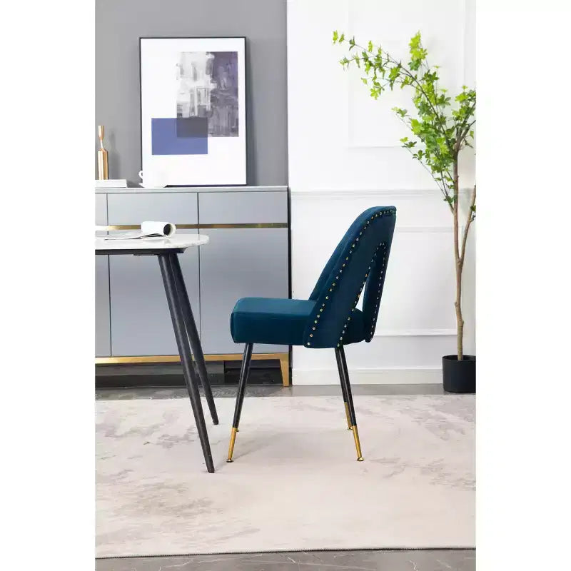 Chaise de salle à manger en velours moderne et contemporaine MAYEERTY - Clous décoratifs, pieds en métal noir à embouts dorés