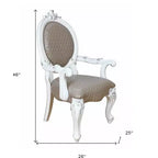 HomeRoots Lot de deux chaises de salle à manger avec accoudoirs, dossier King Louis, en similicuir rembourré gris et blanc et bois massif