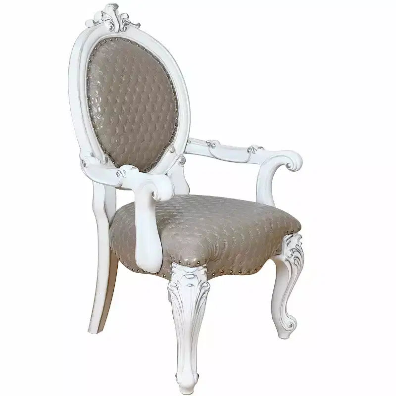 HomeRoots Lot de deux chaises de salle à manger avec accoudoirs, dossier King Louis, en similicuir rembourré gris et blanc et bois massif