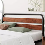 Cadre de lit King Size, Cadre de lit plateforme en métal robuste avec tête de lit en bois, Cadre de lit double avec espace de rangement sous le lit et support à lattes solides