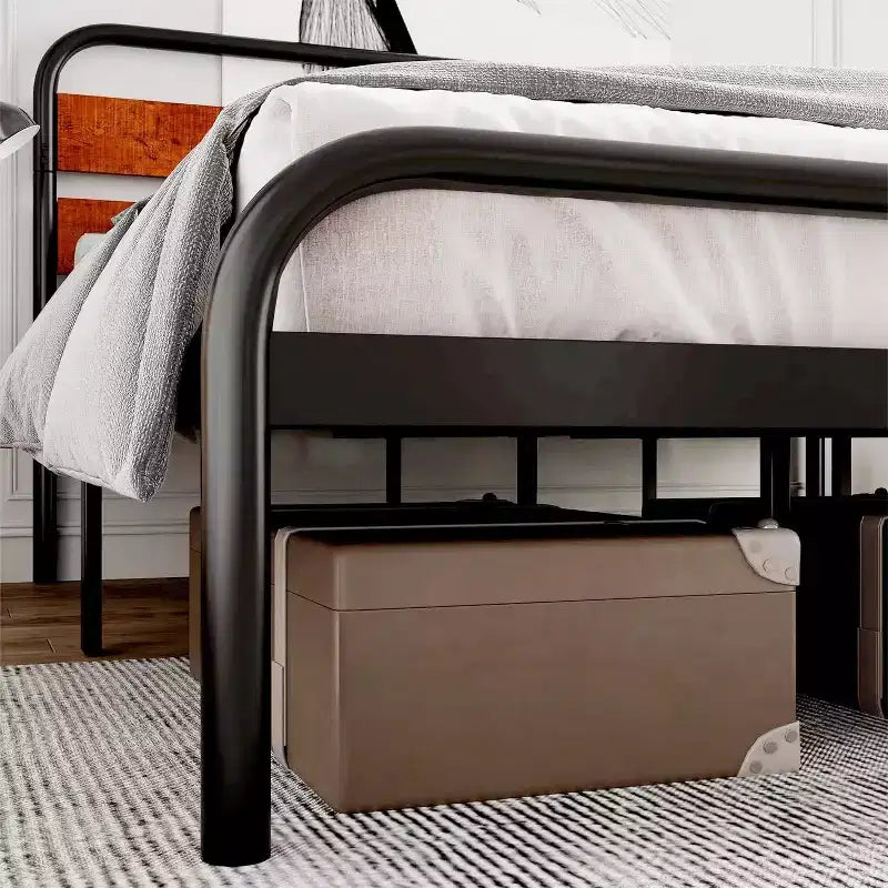 Cadre de lit King Size, Cadre de lit plateforme en métal robuste avec tête de lit en bois, Cadre de lit double avec espace de rangement sous le lit et support à lattes solides