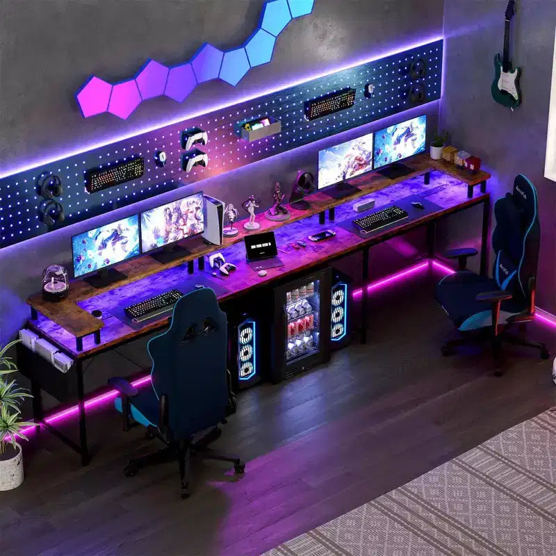 Bureau de jeu en L avec multiprise et lumières LED, bureau d'ordinateur réversible en U avec support d'écran, grande station de travail d'angle