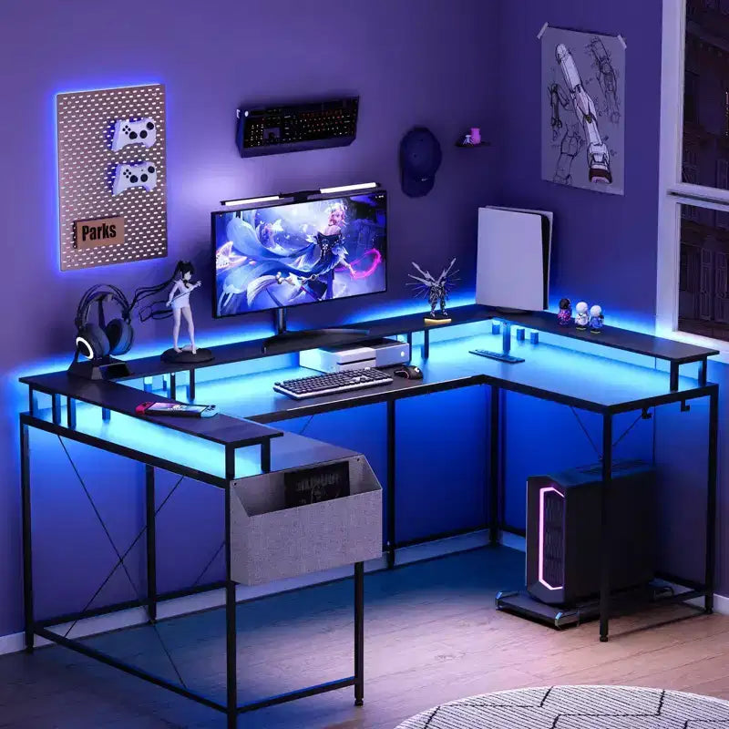 Bureau de jeu en L avec multiprise et lumières LED, bureau d'ordinateur réversible en U avec support d'écran, grande station de travail d'angle