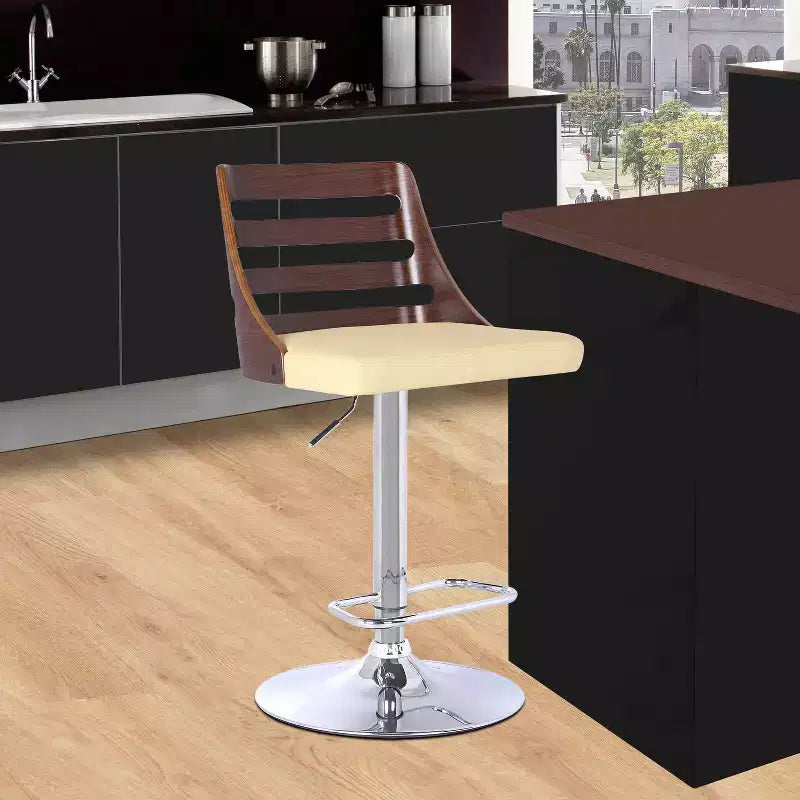 Tabouret de bar HomeStock Storm, finition chrome, bois de noyer et similicuir crème