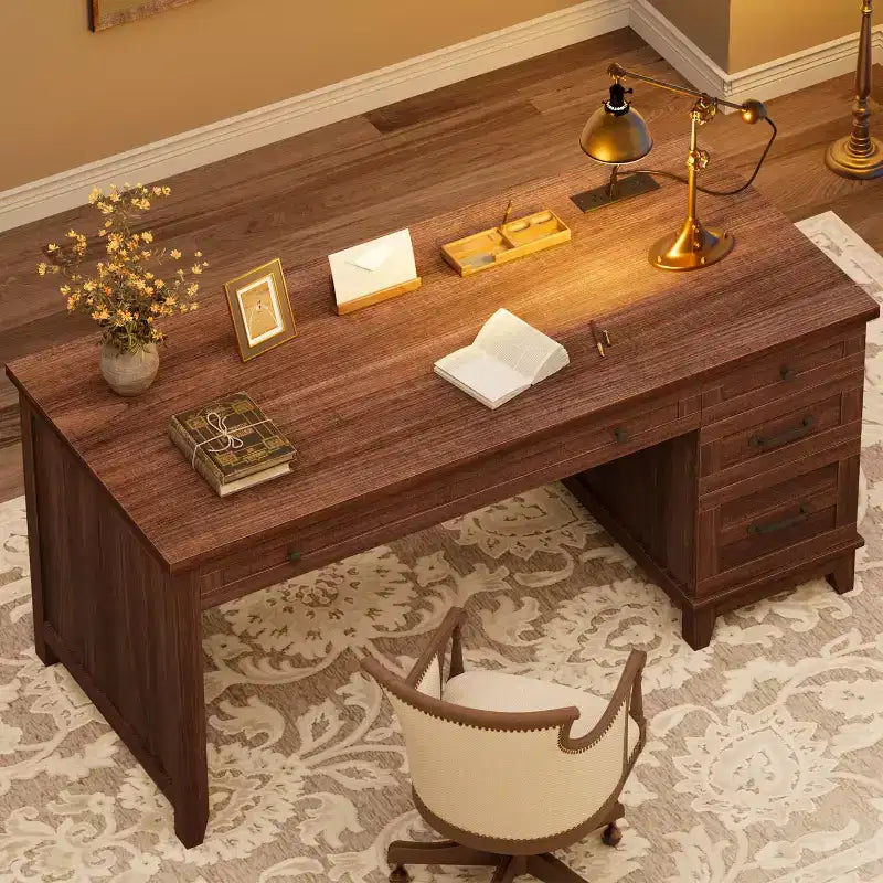 Bureau de direction avec tiroirs, bureau d'ordinateur de style rustique avec station de charge, bureau d'ordinateur en bois de 136 cm avec rangement pour dossiers