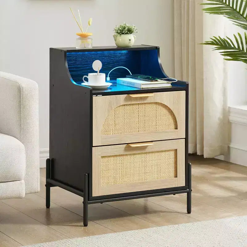 COZONY Lot de 2 tables de chevet en bois de rotin avec station de charge et lumières LED, ensemble de tables de chevet modernes pour chambre et salon