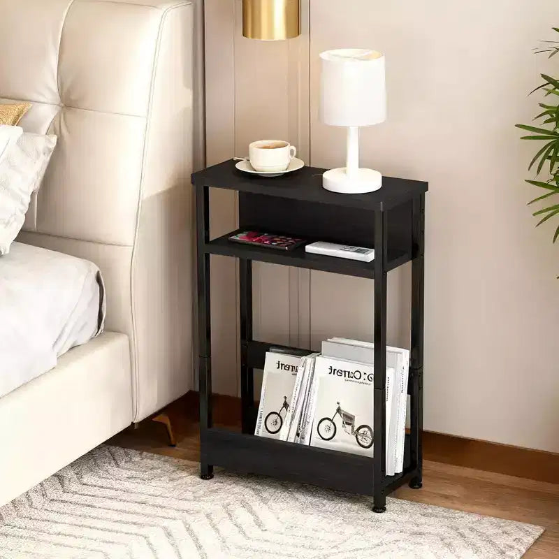 Table d'appoint étroite, table d'appoint fine à 3 niveaux avec étagère de rangement, tables d'appoint minces modernes pour canapé pour petits espaces, table de chevet avec porte-revues peu encombrante