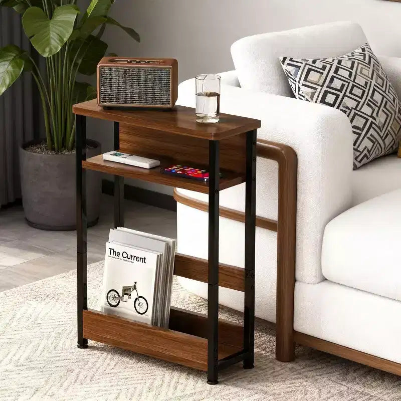 Table d'appoint étroite, table d'appoint fine à 3 niveaux avec étagère de rangement, tables d'appoint minces modernes pour canapé pour petits espaces, table de chevet avec porte-revues peu encombrante