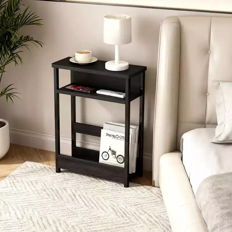 Table d'appoint étroite, table d'appoint fine à 3 niveaux avec étagère de rangement, tables d'appoint minces modernes pour canapé pour petits espaces, table de chevet avec porte-revues peu encombrante