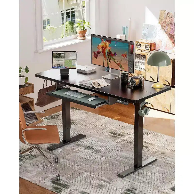 Bureau debout électrique 55x24 po, hauteur réglable de 27,5 à 46,7 po, 4 préréglages de mémoire, convient pour une utilisation dans les bureaux et les études