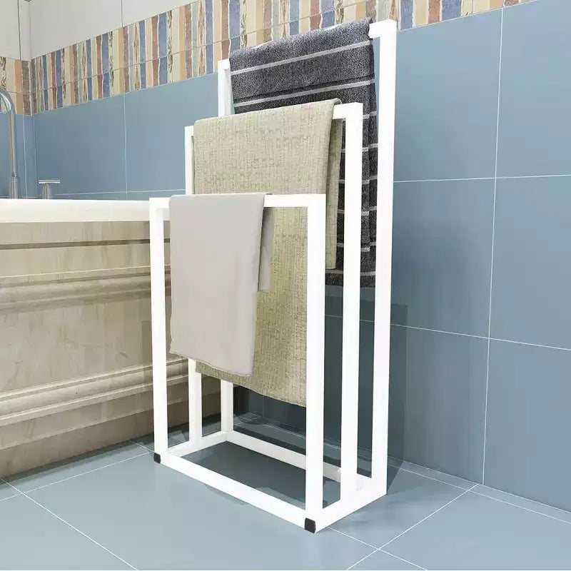 Porte-serviettes autoportant, support à serviettes à 3 niveaux pour couvertures, porte-serviettes industriel moderne en métal léger chromé pour serviettes de toilette