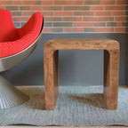 Jofran, Table d'appoint carrée incurvée style cascade en bois massif Jofran Brooklyn Mid-Century Modern