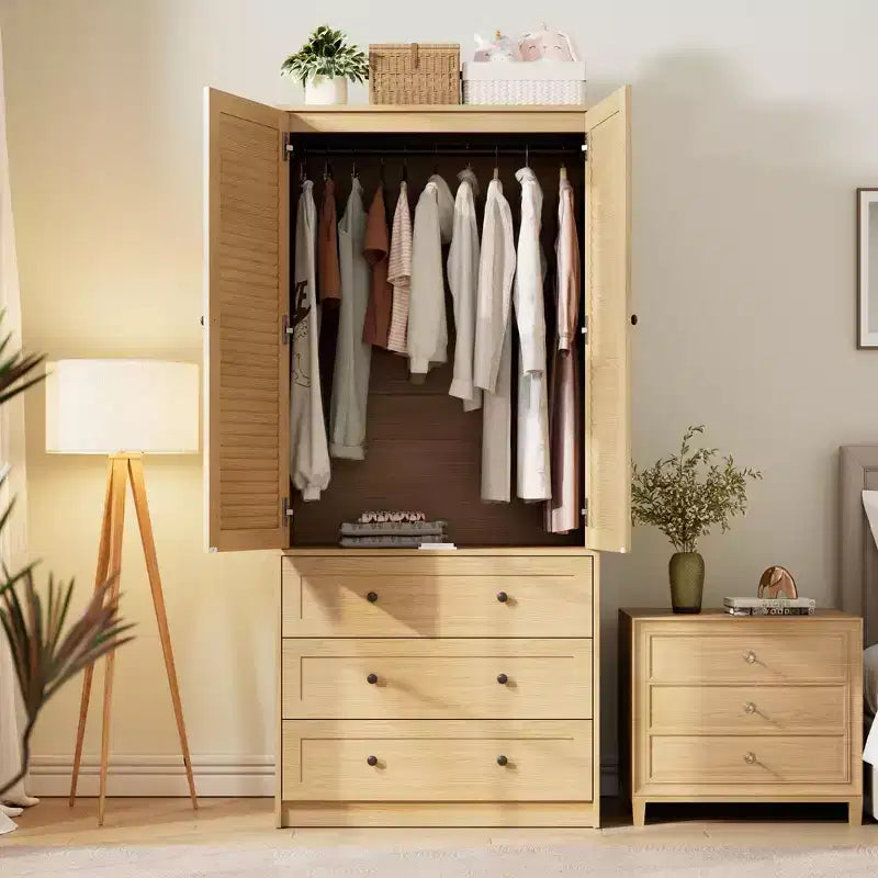 Armoire en bois de 69,5 po avec 2 portes à persiennes, garde-robe autoportante avec tringle à vêtements et grand rangement pour chambre à coucher, naturel