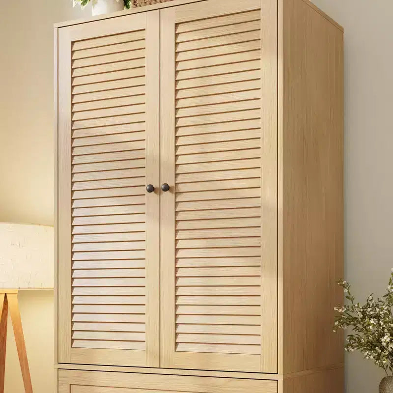 Armoire en bois de 69,5 po avec 2 portes à persiennes, garde-robe autoportante avec tringle à vêtements et grand rangement pour chambre à coucher, naturel
