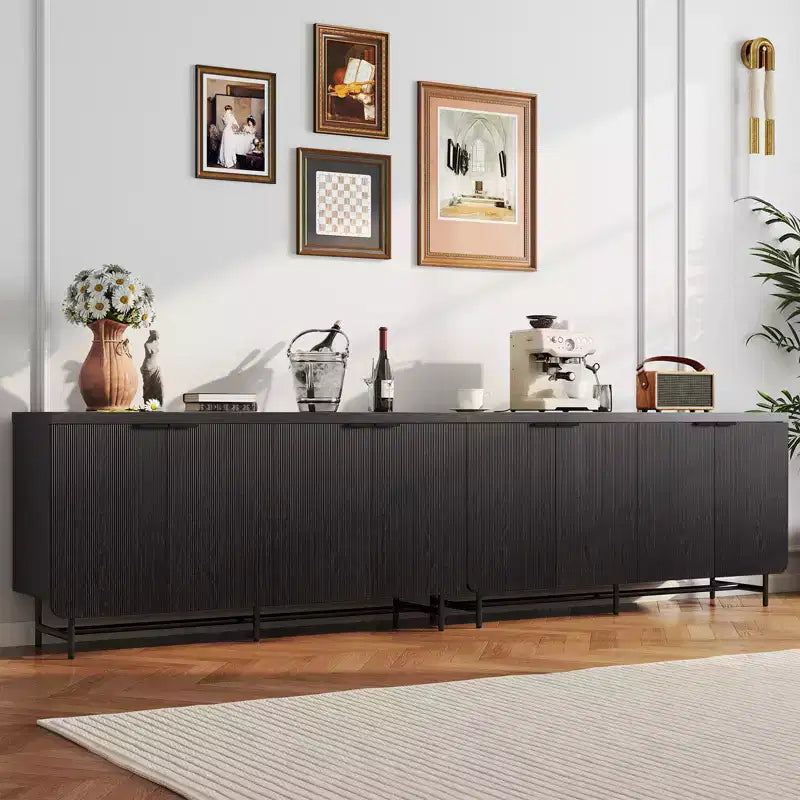 Bestier Meuble TV 70 pouces à 4 portes pour téléviseurs jusqu'à 75 pouces, console TV moderne avec 2 armoires de rangement et étagères réglables pour le salon