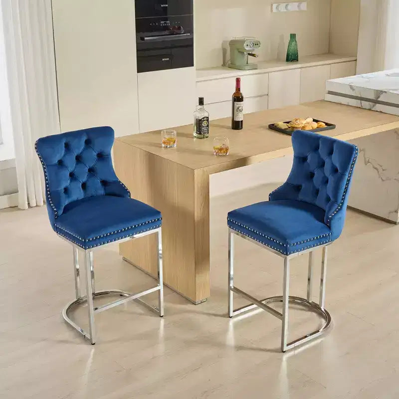 Okak – Lot de 2 tabourets de bar de 66 cm, tabourets de bar modernes en velours avec dossier capitonné et rivets, chaises d'îlot de cuisine style ferme avec base en métal chromé