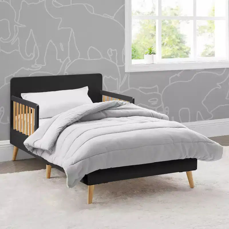 Lit pour tout-petit en bois Logan de Delta Children