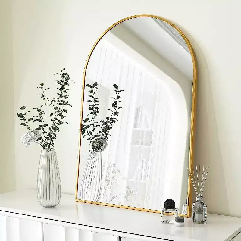 Miroir mural de salle de bain GDFStudio Prim 24 x 36 avec cadre en métal doré et arc moderne