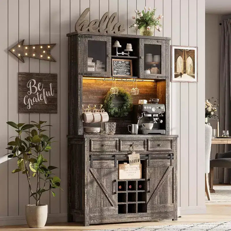 Meuble bar à café de 72 po avec porte coulissante de style grange, buffet de cuisine haut avec 3 tiroirs et porte-verres à vin, grand espace de rangement pour la maison
