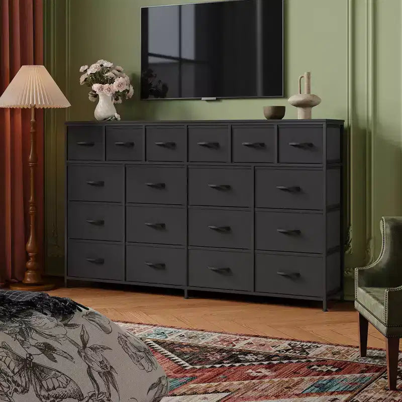 Commode de 63 pouces de large avec 18 tiroirs en tissu pour chambre à coucher avec station de charge, grandes commodes robustes pour chambre à coucher, cadre en acier, 63 L * 39 H * 11,8 P