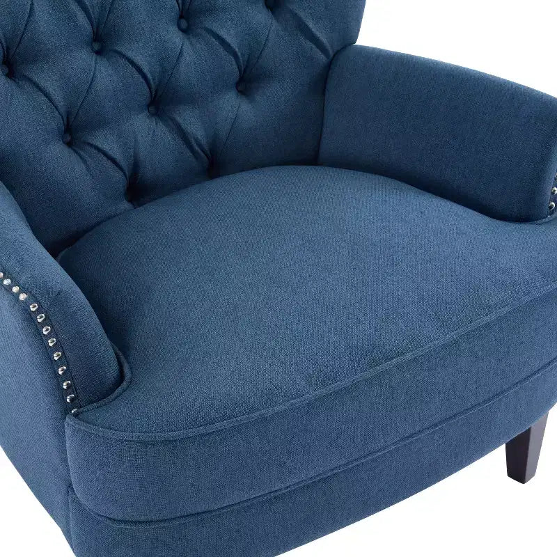 Fauteuil de relaxation touffeté Polibi avec dossier incurvé et clous décoratifs