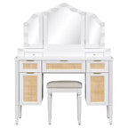 Okak Coiffeuse avec Miroir Triple et 3 Modes d'Éclairage, Station de Recharge, Tabouret Rembourré, Table de Maquillage pour Chambre, Blanc