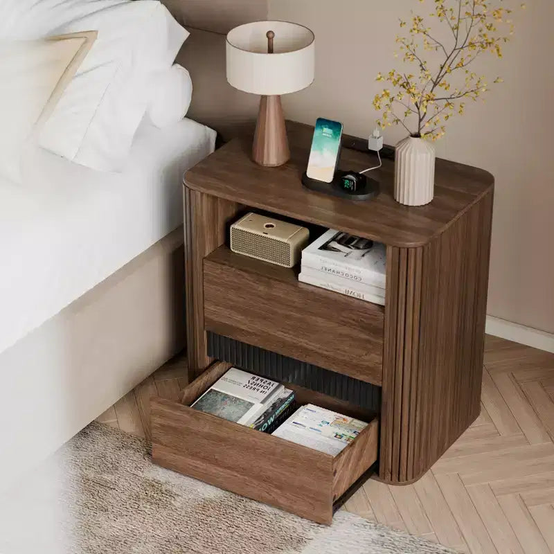 Table de chevet en noyer avec station de charge et 2 tiroirs, table d'appoint roulante pour chambre à coucher, table d'appoint moderne en bois aux bords arrondis, meuble de salon