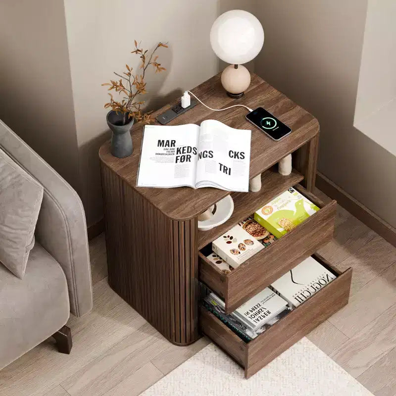 Table de chevet en noyer avec station de charge et 2 tiroirs, table d'appoint roulante pour chambre à coucher, table d'appoint moderne en bois aux bords arrondis, meuble de salon