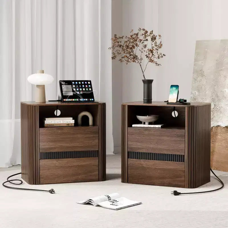 Table de chevet en noyer avec station de charge et 2 tiroirs, table d'appoint roulante pour chambre à coucher, table d'appoint moderne en bois aux bords arrondis, meuble de salon
