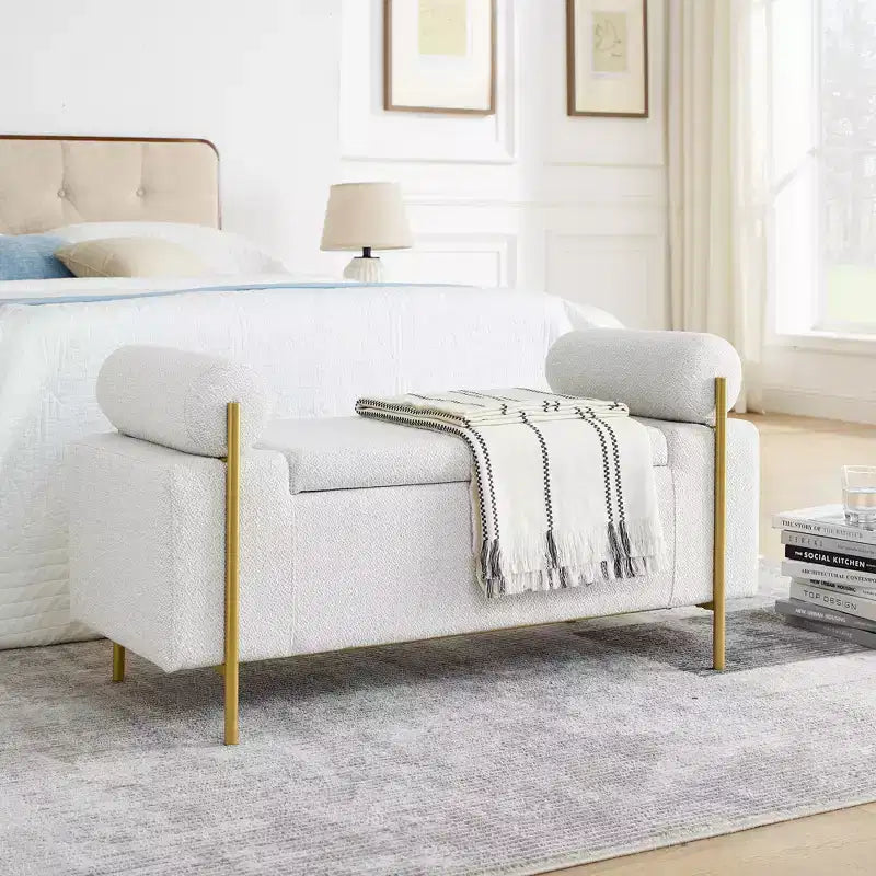 Banc de rangement capitonné élégant EHMKNP en lin avec accoudoirs cylindriques et pieds en fer
