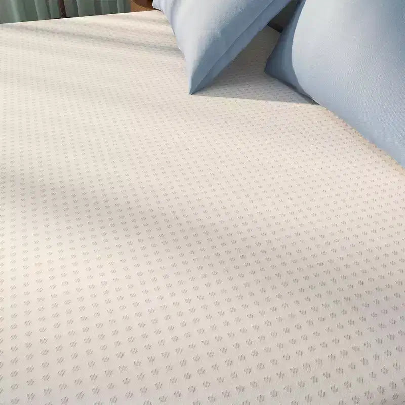 Matelas en mousse à mémoire de forme au charbon de bambou avec housse en maille soyeuse