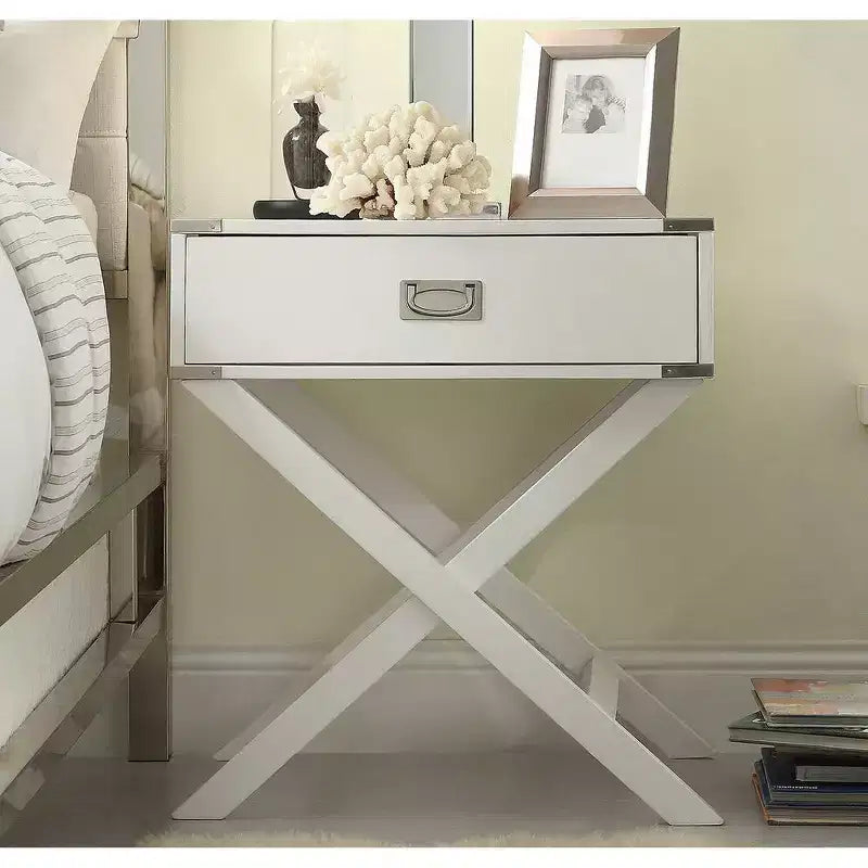 Table de chevet de campagne en bois Borden X-Base - iNSPIRE Q
