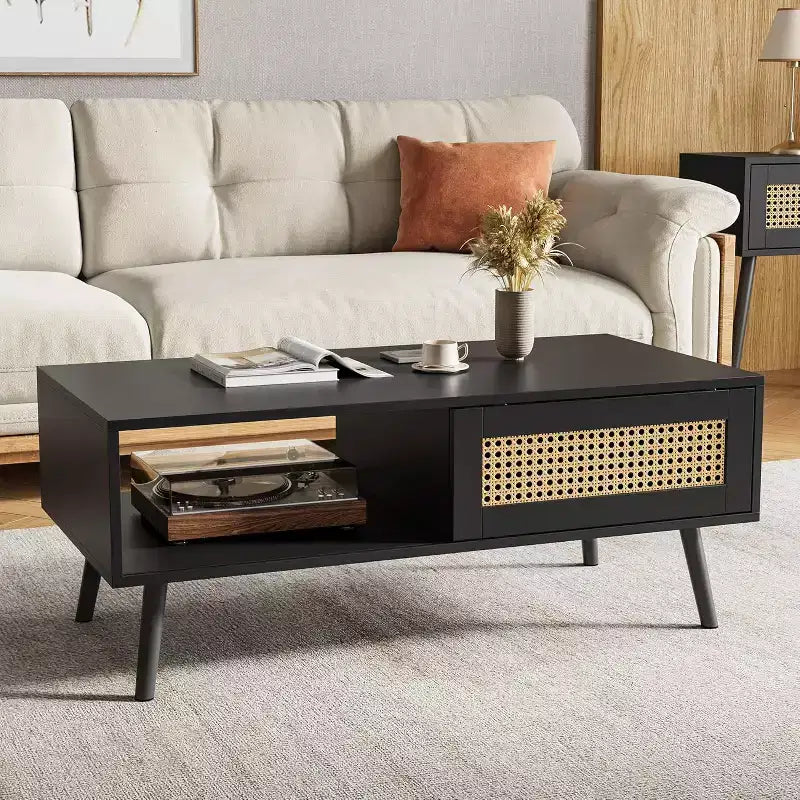 Table basse bohème en bois avec portes coulissantes en rotin et étagère de rangement, table centrale de style Mid-Century avec compartiments cachés pour salon et chambre