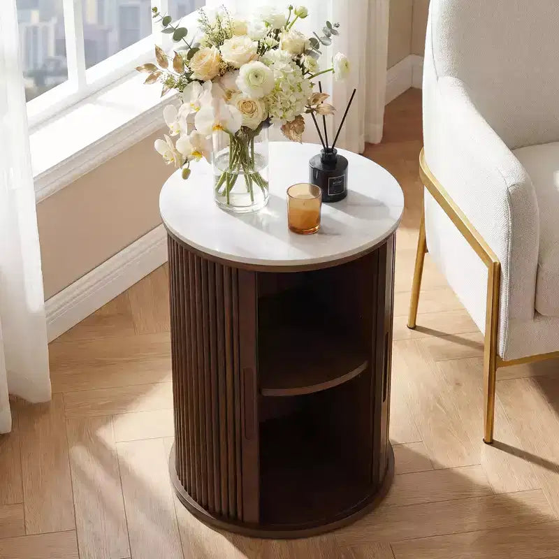 Table d'appoint circulaire en marbre artificiel avec espace de rangement, table de chevet moderne médiévale, adaptée aux chambres et salons - Morden Fort