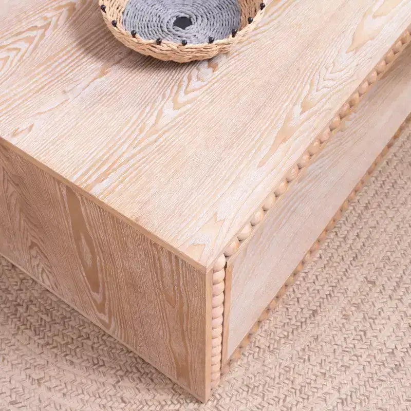 Table basse rectangulaire GDFStudio Hawthorne de 47,6 pouces avec garniture perlée et étagère de rangement ouverte