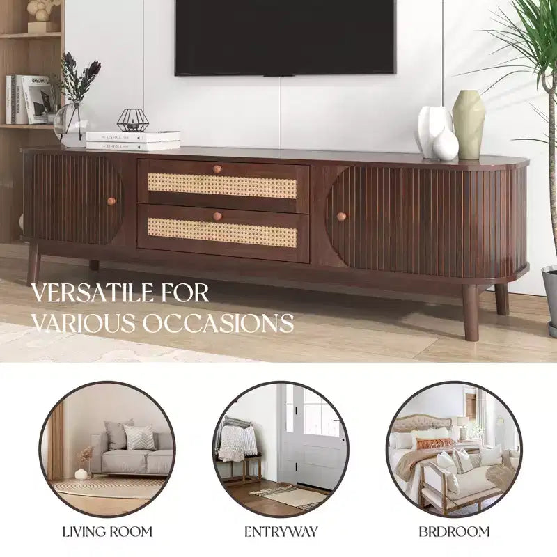 Meuble TV GDFStudio Miles au style ferme moderne avec tiroirs en rotin et portes coulissantes