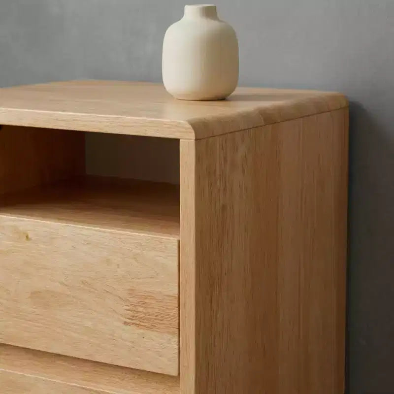 Table de chevet GDFStudio Phyllis en bois d'hévéa avec 2 tiroirs, station de recharge et étagères