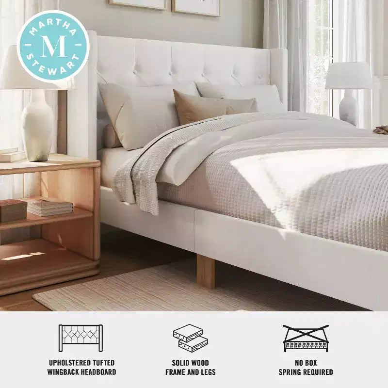 Lit plateforme rembourré Martha Stewart Carmy avec tête de lit capitonnée à oreilles et longerons rembourrés, sommier à lattes en bois, pas besoin de sommier à ressorts